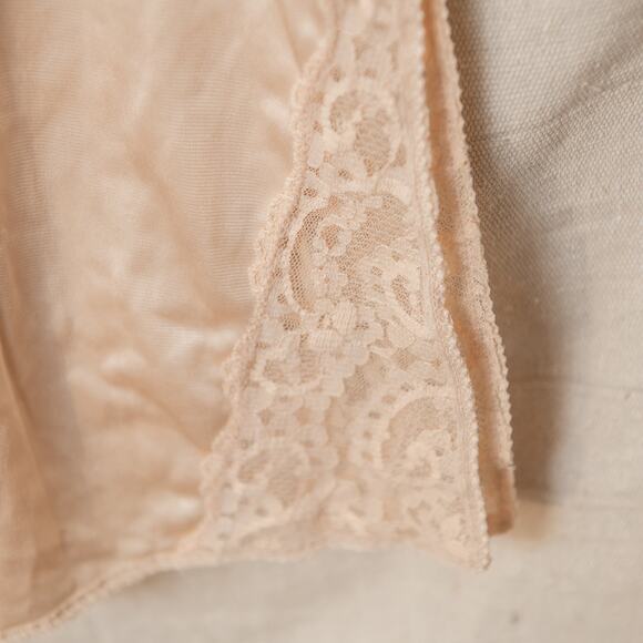 Set of 3 Vintage Lace Slips 1990s Polyester Knee Length Champagne Peach White - Picture 12 of 13